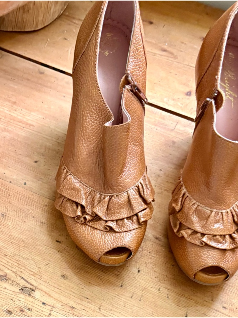 Vintage Anthropologie Miss Albright Womens Tan Leather Ruffle Peep-Toe Heels